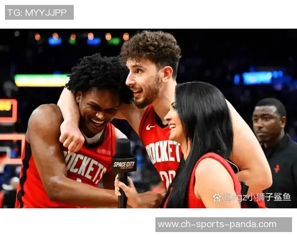 火箭训练营第4日精彩瞬间KD与谢泼德击掌卡佩拉与亚当斯温馨相拥